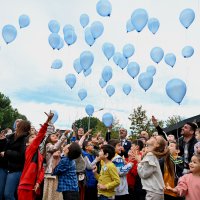 Mavi balonlar Filistinli çocuklar için gökyüzüne bırakıldı 