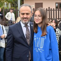 Mavi balonlar Filistinli çocuklar için gökyüzüne bırakıldı 