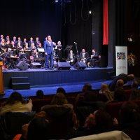 Muhtarlık mührünü sahnede vurdular 