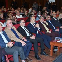 Muhtarlık mührünü sahnede vurdular 