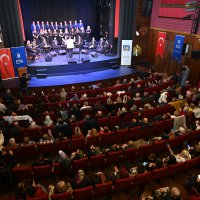 Muhtarlık mührünü sahnede vurdular 