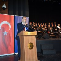 Muhtarlık mührünü sahnede vurdular 