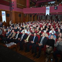 Muhtarlık mührünü sahnede vurdular 