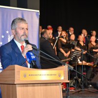 Muhtarlık mührünü sahnede vurdular 