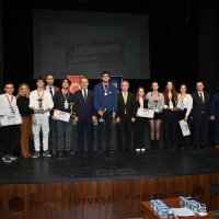 Münazarada fikirler yarıştı 