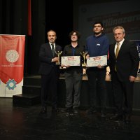 Münazarada fikirler yarıştı 