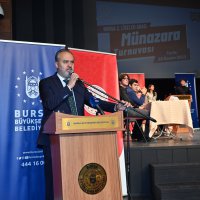 Münazarada fikirler yarıştı 