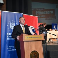 Münazarada fikirler yarıştı 