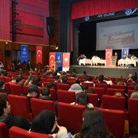 Münazarada fikirler yarıştı 