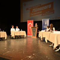 Münazarada fikirler yarıştı 