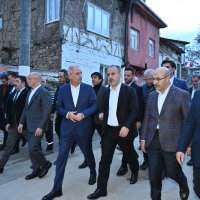 Sel bölgelerinde yaralar sarılıyor 