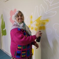 Huzurevi sakinleri duvarları tuvale dönüştürdü 