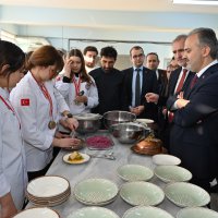 Başkan Aktaş’tan madalyalı öğrencilere ziyaret 