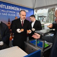 Bursa’da şehitlerin anısına lokma dağıtıldı 