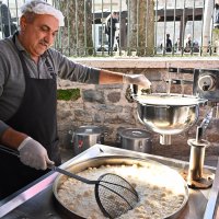 Bursa’da şehitlerin anısına lokma dağıtıldı 