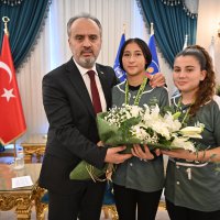 Şampiyon sporculardan Başkan Aktaş’a ziyaret 