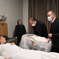 Başkan Aktaş'tan yılın son ve ilk bebeklerine ziyaret 