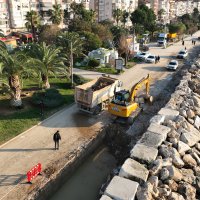 Gemlik’te kıyı koruma çalışmaları hızla sürüyor 