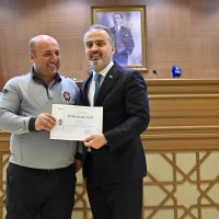 Personel, sertifikalarını Başkan Aktaş’ın elinden aldı 