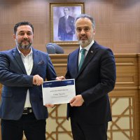 Personel, sertifikalarını Başkan Aktaş’ın elinden aldı 