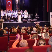 Hekimlerden beyaz önlükleriyle konser 