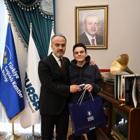 Türkiye’nin en genç satranç ustasından Başkan Aktaş’a ziyaret 
