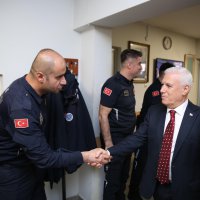  Başkan Bozbey'den Büyükşehir çalışanlarına bayram ziyareti 