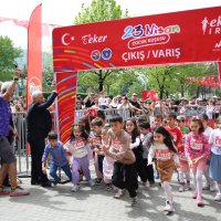 Bursa’da 23 Nisan coşkusu kentin dört bir yanını sardı 