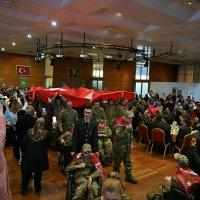 Kınalı kuzular için asker eğlencesi 