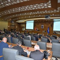 Başkan Bozbey, “Zincir marketlere nüfus kriteri getirmek zorundayız” 