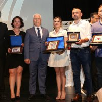 Başarılı gazeteciler ödüllerini Başkan Bozbey’in elinden aldı 