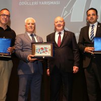 Başarılı gazeteciler ödüllerini Başkan Bozbey’in elinden aldı 