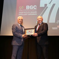 Başarılı gazeteciler ödüllerini Başkan Bozbey’in elinden aldı 