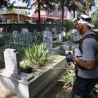 Büyükşehir ile 17 ilçedeki mezarlıklar bayrama hazır 