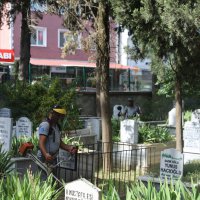 Büyükşehir ile 17 ilçedeki mezarlıklar bayrama hazır 