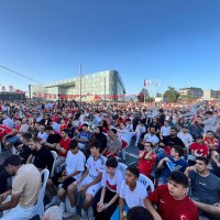 Bursalılar Türkiye - Portekiz maçını dev ekranlarda izledi 