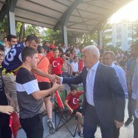 Bursalılar Türkiye - Portekiz maçını dev ekranlarda izledi 