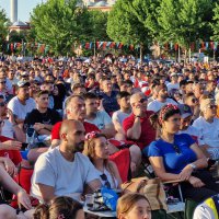 Bursalılar Türkiye - Portekiz maçını dev ekranlarda izledi 