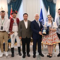 Altın Karagöz ekiplerinden Başkan Bozbey’e ziyaret 