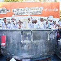 Gastronomi Festivali’nde ‘Bursa süt helvası’ rekor denemesi 