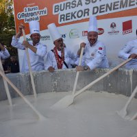 Gastronomi Festivali’nde ‘Bursa süt helvası’ rekor denemesi 