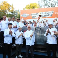 Gastronomi Festivali’nde ‘Bursa süt helvası’ rekor denemesi 