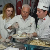 Gastronomi Festivali’nde ‘Bursa süt helvası’ rekor denemesi 