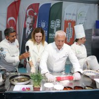 Gastronomi Festivali’nde ‘Bursa süt helvası’ rekor denemesi 