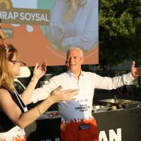 Başkan Bozbey mutfağa girdi, hünerlerini sergiledi 