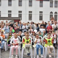 Heykel, çocuk sesleriyle şenlendi