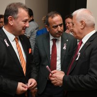 Meme kanserine ‘pembe kurdele’ ile dikkat çekildi 