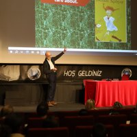 Dünyaca ünlü yazar, Bursalı çocuklarla buluştu 