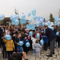 Diyabete dikkat çekmek için mavi balonlar gökyüzüne bırakıldı 