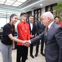 Şampiyon sporculardan Başkan Bozbey’e ziyaret 